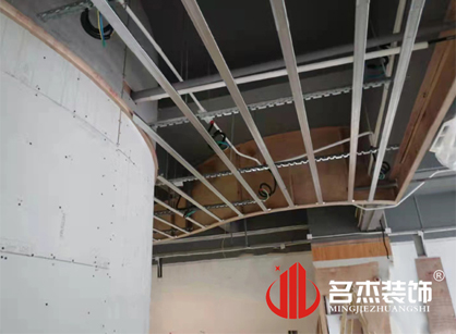 巡工地日記，鑒豐香精香料辦公室裝修項目緊張進行中